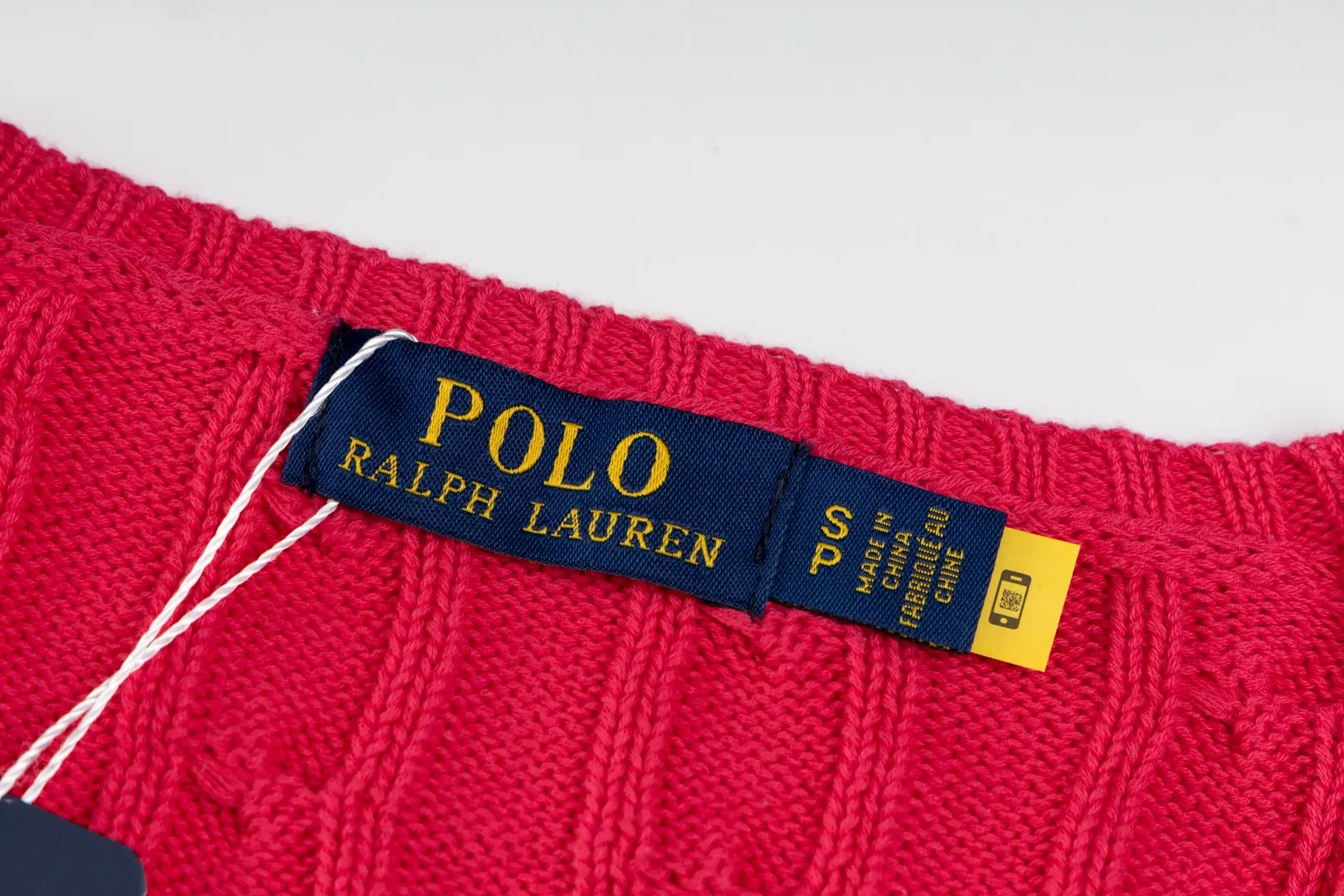 P210 #R90 RALPH LAUREN Thirteen colors of Ralph Lauren classic small label embroidery V-neck pullover cable cardigan sweater women's top, high-density LOGO embroidery on the chest, original customization of tag accessories. Made of pure cotton yarn, pure cotton is skin-friendly and comfortable, small label war horse embroidered twist button V-neck sweater🐎High quality, follow the blogger to learn how to wear it! Let’s buy a Ralph Lauren cable sweater. It’s a super hard-to-find series after it became popular. It’s hard to find one on the official website. It’s simple and practical to wear, with a lazy and loose feel. The thickened fabric has more texture, feels soft and delicate, and has a loose fit. Whether worn alone or layered, you can wear different styles of fashion with just one piece!   Size： Sleeve length: 60/61/62/63